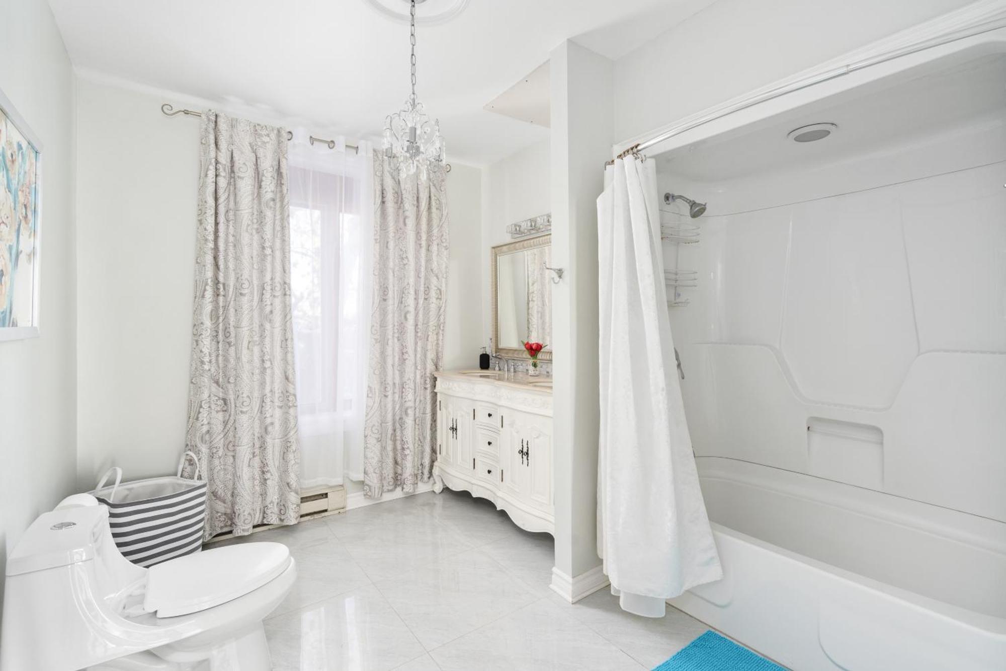 Centennial 6-Bedroom Waterfront Palace Sleeps 14 Montréal Dış mekan fotoğraf